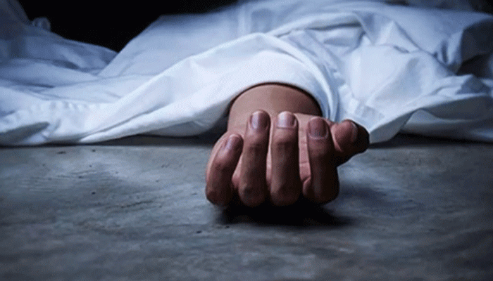 হাসপাতালে স্বজনদের মারামারি দেখে হাসপাতালের বেডেই রোগীর মৃত্যু হাসপাতালে স্বজনদের মারামারি দেখে হাসপাতালের বেডেই রোগীর মৃত্যু