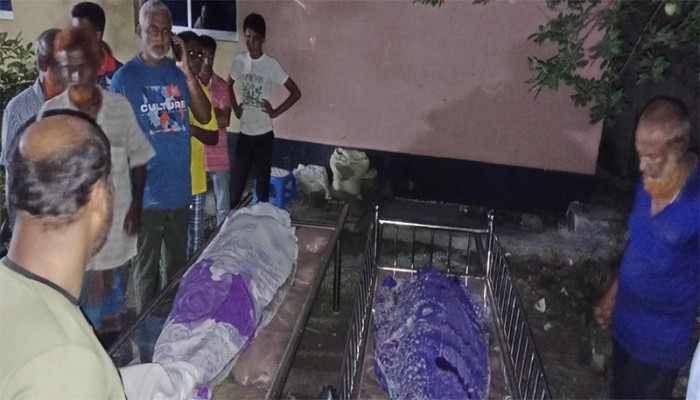 খুলনায় বিষাক্ত মদপানে ৫ জনের মৃত্যু খুলনায় বিষাক্ত মদপানে ৫ জনের মৃত্যু