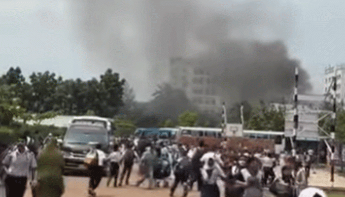 রাজধানীতে বিমানবাহিনীর প্রশিক্ষণ বিমান বিধ্বস্ত