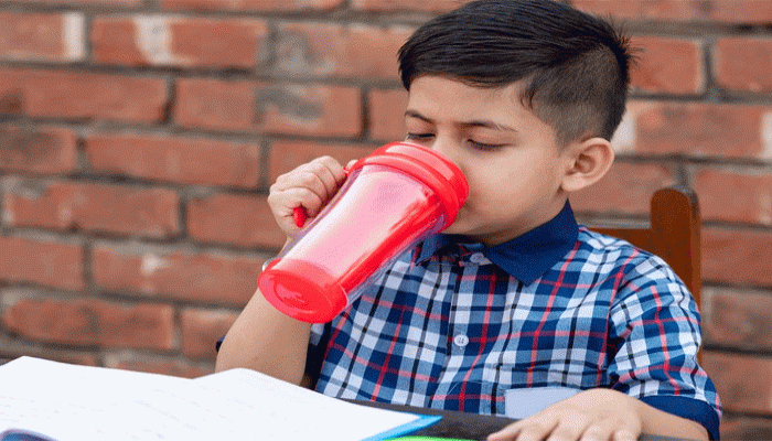 বর্ষার মরসুমেও শরীরে জলের অভাব হতে পারে, সন্তানকে সুস্থ রাখতে যে অভ্যাসগুলো জরুরি বর্ষার মরসুমেও শরীরে জলের অভাব হতে পারে, সন্তানকে সুস্থ রাখতে যে অভ্যাসগুলো জরুরি