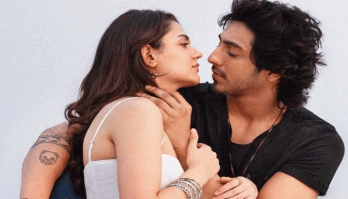 ১০০ কোটির দোরগোড়ায় আহান পান্ডের 'সাইয়ারা' ১০০ কোটির দোরগোড়ায় আহান পান্ডের 'সাইয়ারা'