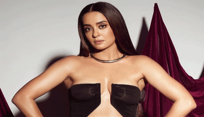 বলিউডের অন্ধকার দিক নিয়ে মুখ খুললেন সুরভিন চাওলা বলিউডের অন্ধকার দিক নিয়ে মুখ খুললেন সুরভিন চাওলা