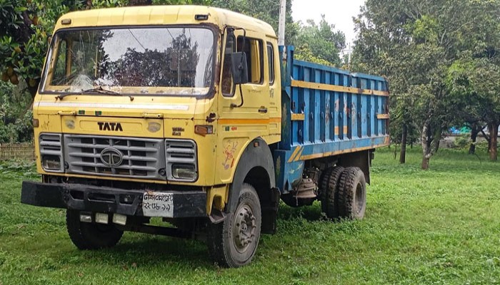 চুরি যাওয়া বৈদ্যুতিক ট্রান্সফরমার বহনকারী ট্রাকসহ চোর আটক চুরি যাওয়া বৈদ্যুতিক ট্রান্সফরমার বহনকারী ট্রাকসহ চোর আটক