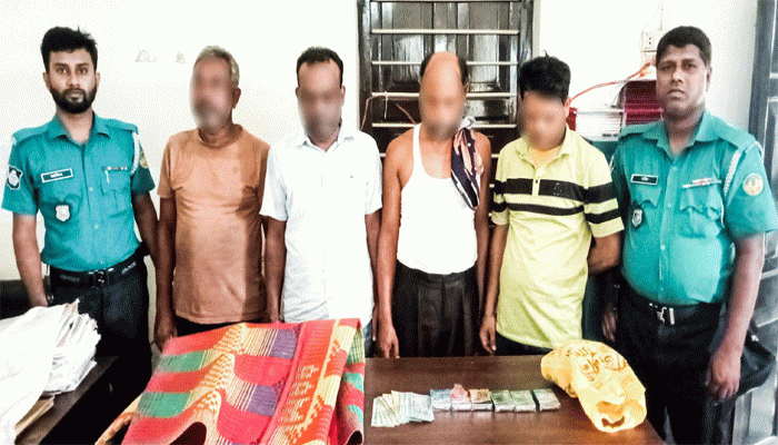 নগরীতে জুয়ার সরঞ্জামাদি সহ ৪ জুয়াড়ি গ্রেপ্তার
