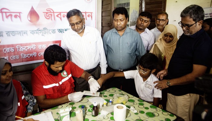 রাজশাহীতে ফ্রি মেডিকেল ক্যাম্প ও স্বেচ্ছায় রক্তদান কর্মসূচি অনুষ্ঠিত