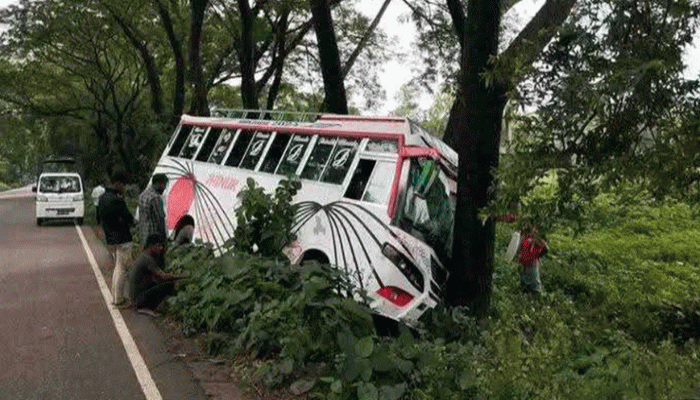 ঢাকা-বরিশাল মহাসড়কে পথচারীর মৃত্যু, আহত ৫ ঢাকা-বরিশাল মহাসড়কে পথচারীর মৃত্যু, আহত ৫