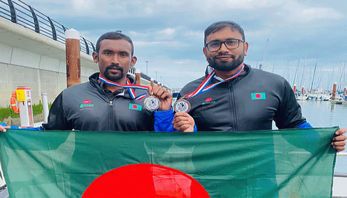 ৩৭ বছর পর ইংলিশ চ্যানেল পাড়ি দিলেন বাংলাদেশের দুই সাঁতারু ৩৭ বছর পর ইংলিশ চ্যানেল পাড়ি দিলেন বাংলাদেশের দুই সাঁতারু