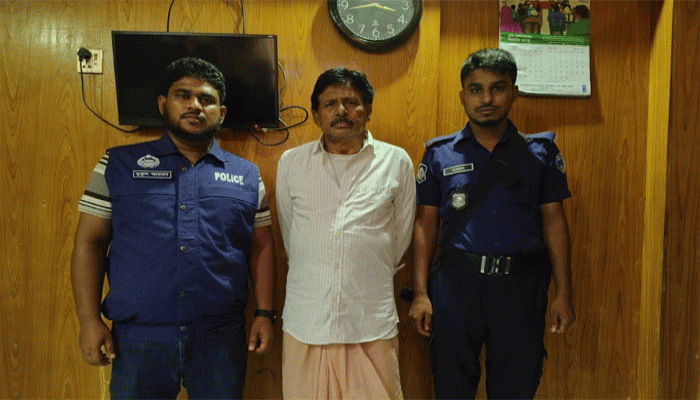ককটেলসহ শ্বশুর বাড়ি থেকে সন্ধীপ উপজেলা আ.লী সভাপতি গ্রেপ্তার ককটেলসহ শ্বশুর বাড়ি থেকে সন্ধীপ উপজেলা আ.লী সভাপতি গ্রেপ্তার
