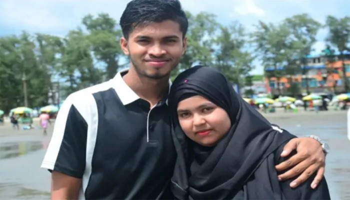 চাচিকে নিয়ে পালিয়ে বিয়ে করলো ভাতিজা