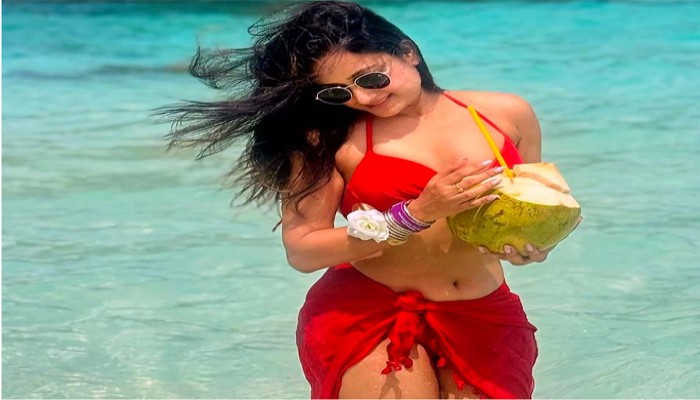 বিকিনি পরা নিয়ে নীতিপুলিশি, কী জবাব দিলেন অভিনেত্রী তন্বী? বিকিনি পরা নিয়ে নীতিপুলিশি, কী জবাব দিলেন অভিনেত্রী তন্বী?