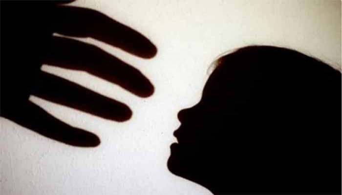 পাঁচ বছরের শিশুকে পেয়ারা পেরে দেওয়ার লোভ দেখিয়ে  ধর্ষণ পাঁচ বছরের শিশুকে পেয়ারা পেরে দেওয়ার লোভ দেখিয়ে  ধর্ষণ