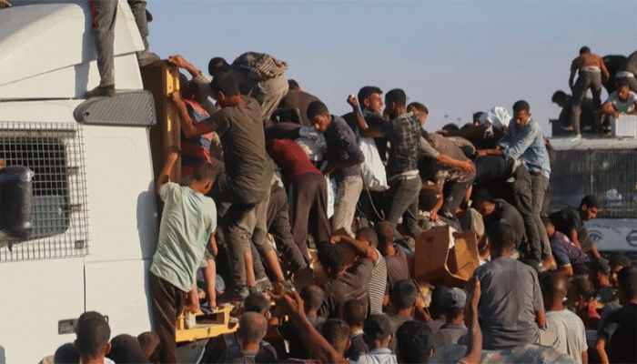 খাবারের আশায় জড়ো হওয়া ফিলিস্তিনিদের ওপর ত্রাণের ট্রাক উল্টে নিহত ২০