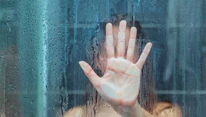 ভাই-বোনের একসঙ্গে স্নান, স্ত্রীর আপত্তিতে স্বামীর অদ্ভুত পরামর্শ ভাই-বোনের একসঙ্গে স্নান, স্ত্রীর আপত্তিতে স্বামীর অদ্ভুত পরামর্শ