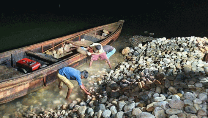 এক রাতে ফিরলো লুটের ১২ হাজার ঘনফুট সাদা পাথর