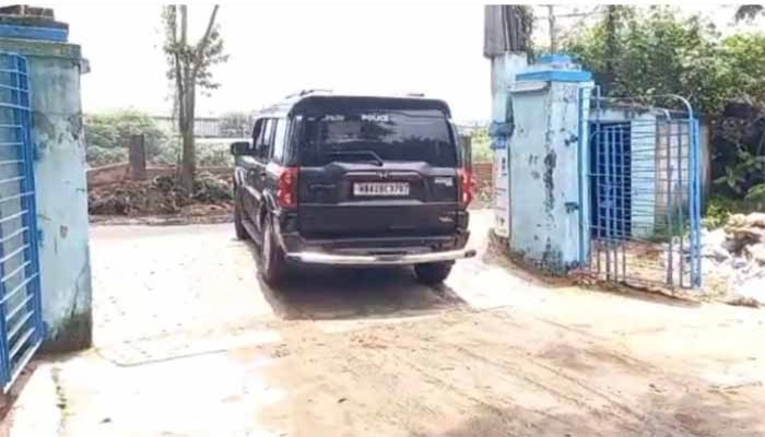 নাবালিকাকে ধর্ষণের অভিযোগ, গ্রেফতার গৃহশিক্ষিকার স্বামী নাবালিকাকে ধর্ষণের অভিযোগ, গ্রেফতার গৃহশিক্ষিকার স্বামী