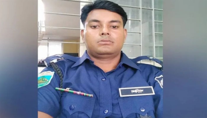 প্রবাসীর স্ত্রীর সঙ্গে পরকীয়ায় জড়িয়ে ‘নিখোঁজ’ পুলিশ কর্মকর্তা প্রবাসীর স্ত্রীর সঙ্গে পরকীয়ায় জড়িয়ে ‘নিখোঁজ’ পুলিশ কর্মকর্তা