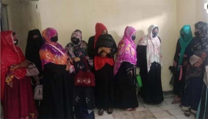 আবাসিক হোটেলে অভিযানে আটক ১৩