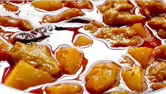 ময়দার দলা দিয়ে বানানো ঝাল ঝোল! ঘরোয়া মশলাপাতি দিয়েই রেঁধে নিন নিরামিষ তরকারি ময়দার দলা দিয়ে বানানো ঝাল ঝোল! ঘরোয়া মশলাপাতি দিয়েই রেঁধে নিন নিরামিষ তরকারি