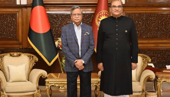 রাষ্ট্রপতির কাছে পরিচয়পত্র পেশ করলেন পাকিস্তানের হাইকমিশনার রাষ্ট্রপতির কাছে পরিচয়পত্র পেশ করলেন পাকিস্তানের হাইকমিশনার
