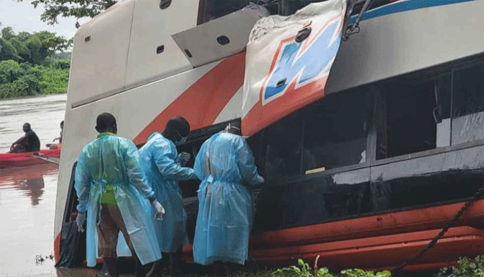 বেনিনে এক ভয়াবহ সড়ক দুর্ঘটনায় কমপক্ষে ২৭ জন নিহত বেনিনে এক ভয়াবহ সড়ক দুর্ঘটনায় কমপক্ষে ২৭ জন নিহত