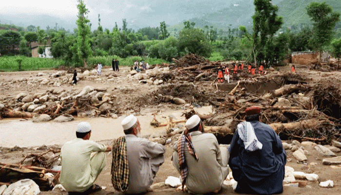 পাকিস্তানে বন্যায় মৃতের সংখ্যা বেড়ে প্রায় ৭০০