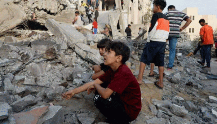 গাজায় ইসরায়েলের হামলায় এ পর্যন্ত প্রায় ১৯ হাজার শিশু নিহত গাজায় ইসরায়েলের হামলায় এ পর্যন্ত প্রায় ১৯ হাজার শিশু নিহত