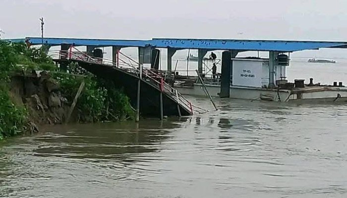 মানিকগঞ্জ পদ্মা ও যমুনার পানি বৃদ্ধি - ভয়ংকর ভাঙ্গনে ও প্রবল স্রোতের কারনে ফেরি চলাচল বিগ্ন মানিকগঞ্জ পদ্মা ও যমুনার পানি বৃদ্ধি - ভয়ংকর ভাঙ্গনে ও প্রবল স্রোতের কারনে ফেরি চলাচল বিগ্ন