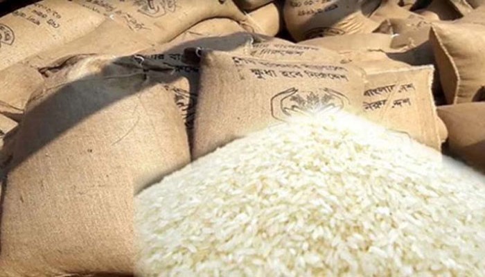 রাণীনগর খাদ্যবান্ধব কর্মসূচির দেড় হাজার কেজি চাল উদ্ধার রাণীনগর খাদ্যবান্ধব কর্মসূচির দেড় হাজার কেজি চাল উদ্ধার