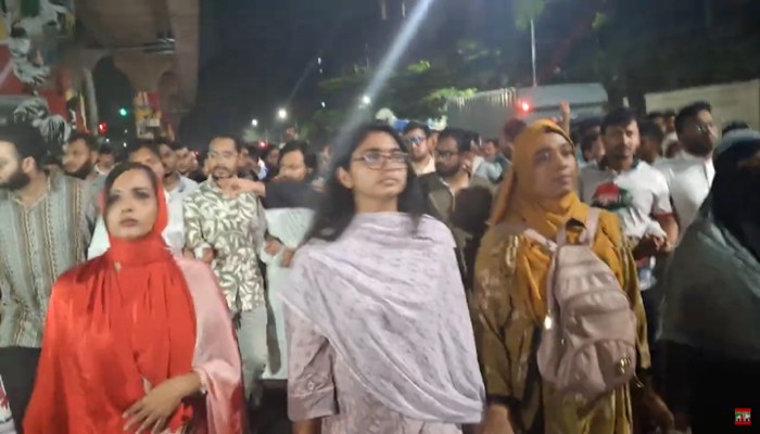 নুরের ওপর হামলার প্রতিবাদে এনসিপির বিক্ষোভ নুরের ওপর হামলার প্রতিবাদে এনসিপির বিক্ষোভ