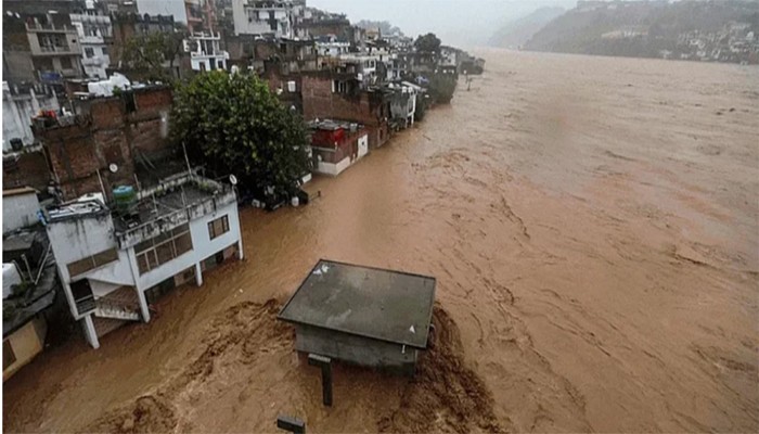 জম্মু-কাশ্মীরে রেকর্ড ভাঙা বৃষ্টি-ভূমিধসে কমপক্ষে ১১ জনের মৃত্যু জম্মু-কাশ্মীরে রেকর্ড ভাঙা বৃষ্টি-ভূমিধসে কমপক্ষে ১১ জনের মৃত্যু