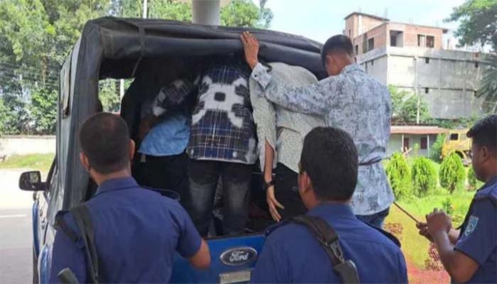 বাসর রাতে নববধূকে দলবদ্ধ ধর্ষণ, স্বামীসহ আটক ৭ বাসর রাতে নববধূকে দলবদ্ধ ধর্ষণ, স্বামীসহ আটক ৭