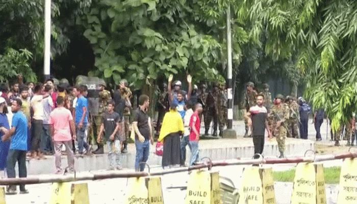উত্তরা ইপিজেডে আইনশৃঙ্খলা বাহিনী-শ্রমিক সংঘর্ষে নিহত ১