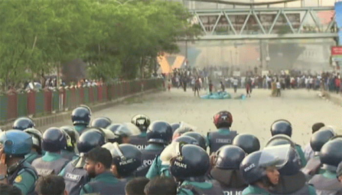 জুলাই অভ্যুত্থান: এ পর্যন্ত ৩৪ মামলায় চার্জশিট দিয়েছে পুলিশ জুলাই অভ্যুত্থান: এ পর্যন্ত ৩৪ মামলায় চার্জশিট দিয়েছে পুলিশ