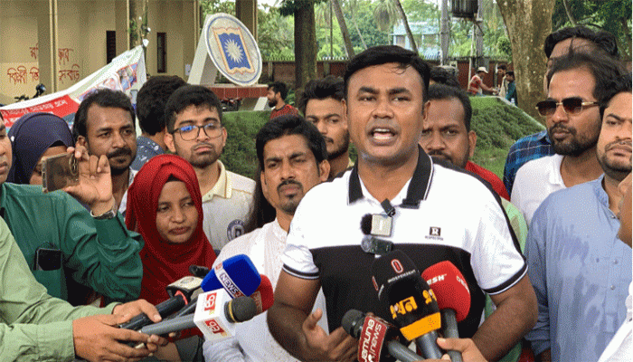 ডাকসু নির্বাচন ঘিরে নারীকে গণধর্ষণের হুমকির ঘটনায় রাবিতে বিক্ষোভ ডাকসু নির্বাচন ঘিরে নারীকে গণধর্ষণের হুমকির ঘটনায় রাবিতে বিক্ষোভ