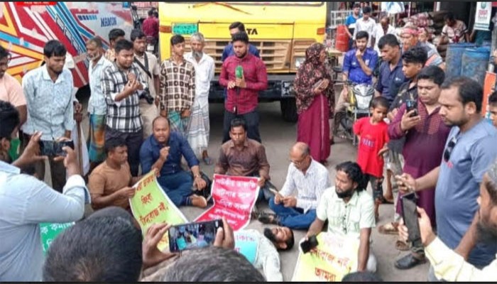 ঠাকুরগাঁওয়ে সাংবাদিকের বিরুদ্ধ মামলা প্রত্যাহারের দাবিতে মানববন্ধন ও সড়ক অবরোধ ঠাকুরগাঁওয়ে সাংবাদিকের বিরুদ্ধ মামলা প্রত্যাহারের দাবিতে মানববন্ধন ও সড়ক অবরোধ