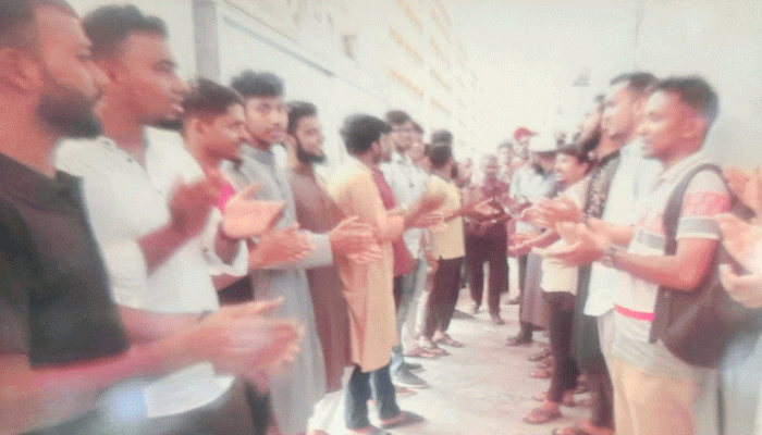 রাবিতে আরবি বিভাগে তালা ঝুলিয়ে শিক্ষার্থীদের বিক্ষোভ