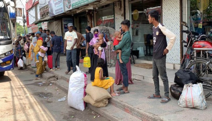 বেতন বৃদ্ধির আশ্বাসে আবার চলছে রাজশাহী-ঢাকা রুটের বাস বেতন বৃদ্ধির আশ্বাসে আবার চলছে রাজশাহী-ঢাকা রুটের বাস