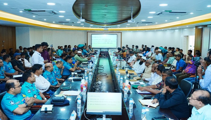 রাজশাহীতে শারদীয় দুর্গাপূজা-২০২৫: আরএমপি’র আইন-শৃঙ্খলা মতবিনিময় সভায় নিরাপত্তা ও শান্তির প্রতিশ্রুতি রাজশাহীতে শারদীয় দুর্গাপূজা-২০২৫: আরএমপি’র আইন-শৃঙ্খলা মতবিনিময় সভায় নিরাপত্তা ও শান্তির প্রতিশ্রুতি