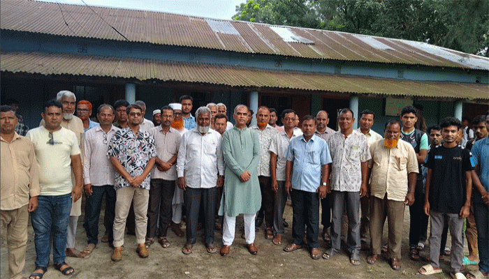 নির্বাচনী প্রচারনায় ব্যস্ত সময় পার করছেন রাণীশংকৈলের ব্যারিষ্টার
