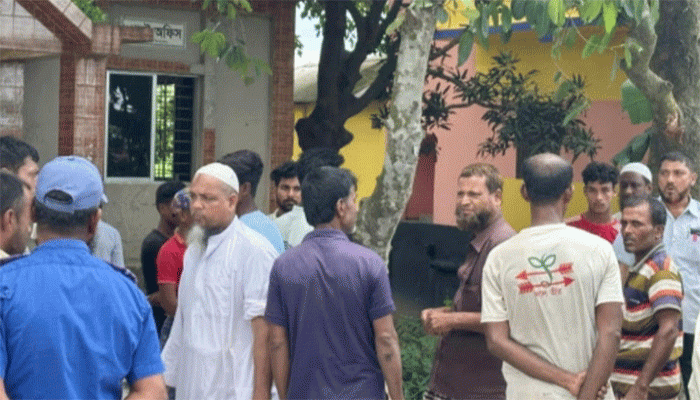 তানোরের আলোচিত কথিত কবিরাজ আটক তানোরের আলোচিত কথিত কবিরাজ আটক