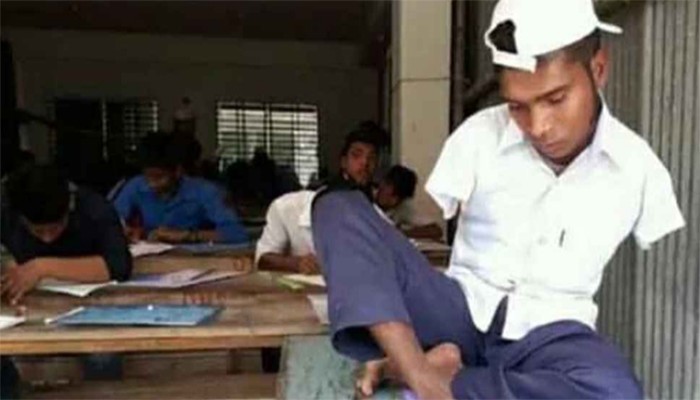 পায়ে লিখে এইচএসসি পাস, হাত না থাকায় জুটছে না এনআইডি