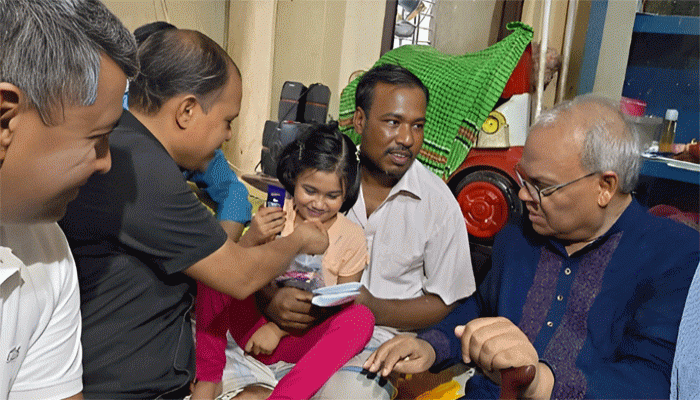 শিশু লামিয়ার অসুস্থ বাবা’র চিকিৎসার দায়িত্ব নিলেন- তারেক রহমান শিশু লামিয়ার অসুস্থ বাবা’র চিকিৎসার দায়িত্ব নিলেন- তারেক রহমান