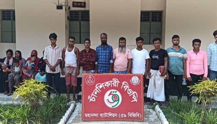 চাঁপাইবাবগঞ্জের ভোলাহাট সীমান্তে বিএসএফ পুশইন করেছে ১৯ বাংলাদেশী চাঁপাইবাবগঞ্জের ভোলাহাট সীমান্তে বিএসএফ পুশইন করেছে ১৯ বাংলাদেশী