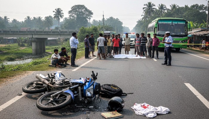 কলেজ ছাত্র অনিক হাসান মর্মান্তিক সড়ক দুর্ঘটনায় নিহত, আহত ১ কলেজ ছাত্র অনিক হাসান মর্মান্তিক সড়ক দুর্ঘটনায় নিহত, আহত ১