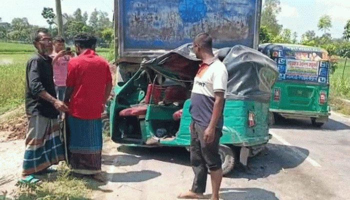 বগুড়ায় ট্রাক-সিএনজির সংঘর্ষে বাবা-ছেলেসহ নিহত ৩ বগুড়ায় ট্রাক-সিএনজির সংঘর্ষে বাবা-ছেলেসহ নিহত ৩