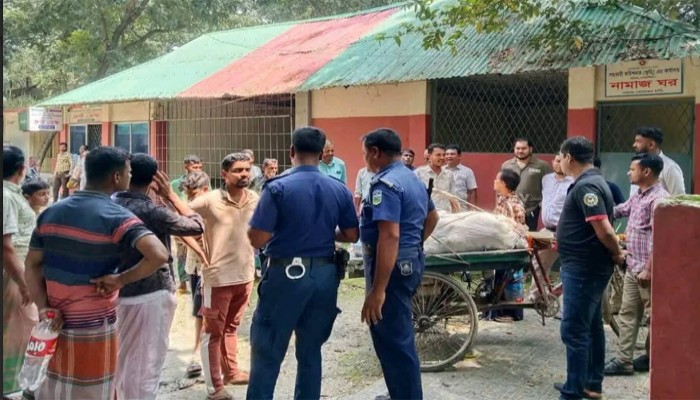 ত্রিশালে বিপুল পরিমাণ মরা মুরগি জব্দ, আটক-০২, ২০ হাজার টাকা জরিমানা