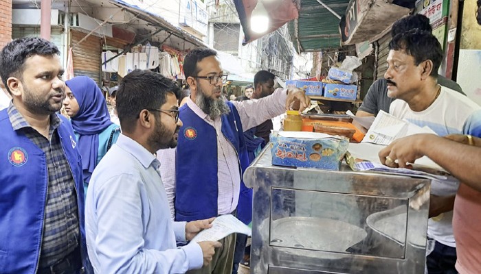 মহানগরীর সাহেবাজারে বিএসটিআই এর ভ্রাম্যমাণ আদালত পরিচালনা মহানগরীর সাহেবাজারে বিএসটিআই এর ভ্রাম্যমাণ আদালত পরিচালনা