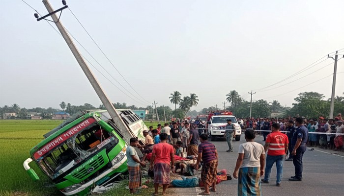 ফেনীতে মর্মান্তিক সড়ক দুর্ঘটনায় নিহত ৩, আহত ৮