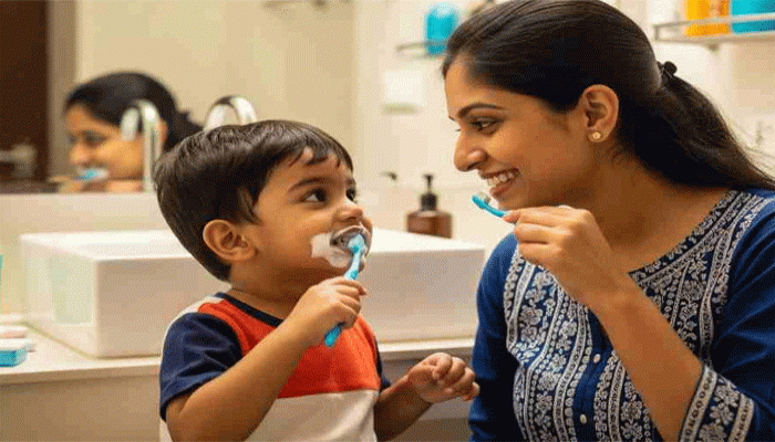 ছোট থেকেই দাঁতের যত্নের খুঁটিনাটি জানুন বাবা-মায়েরা ছোট থেকেই দাঁতের যত্নের খুঁটিনাটি জানুন বাবা-মায়েরা