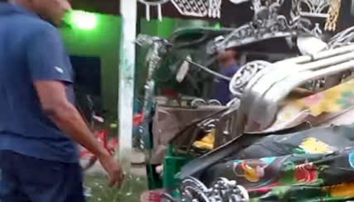 নোয়াখালীতে পিকআপ ভ্যানের ধাক্কায় প্রাণ গেল নারীর নোয়াখালীতে পিকআপ ভ্যানের ধাক্কায় প্রাণ গেল নারীর